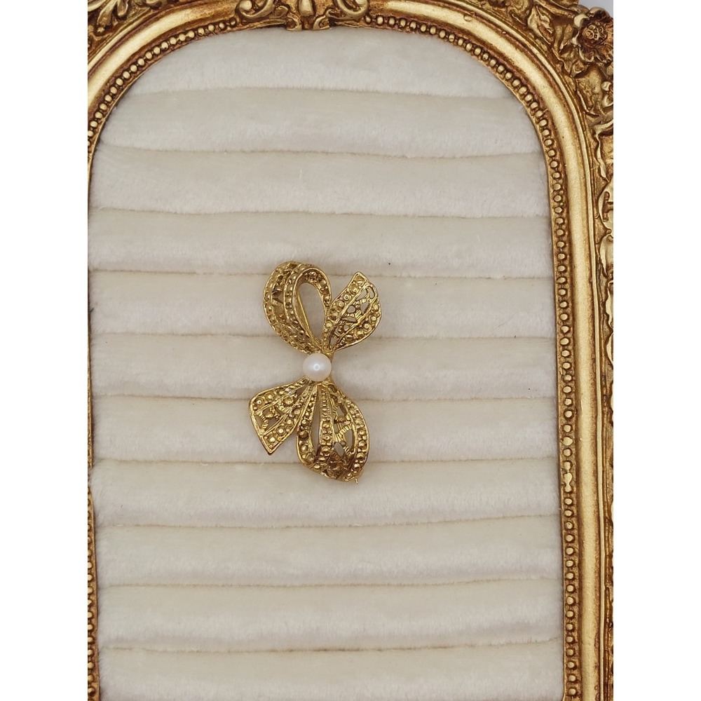 Vintage Gold Tone Ribbon Bow Brooch Faux Pearl Filigree Openwork Romantic MCM - Picture 4 of 10